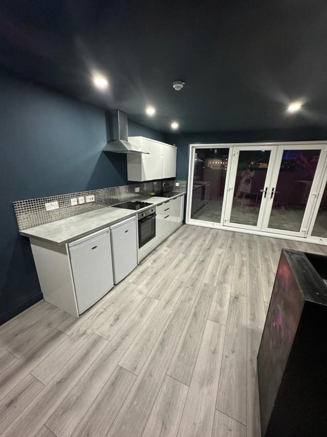 Penthouse Apartment, Sleeps 21 With Terrace Liverpool Buitenkant foto